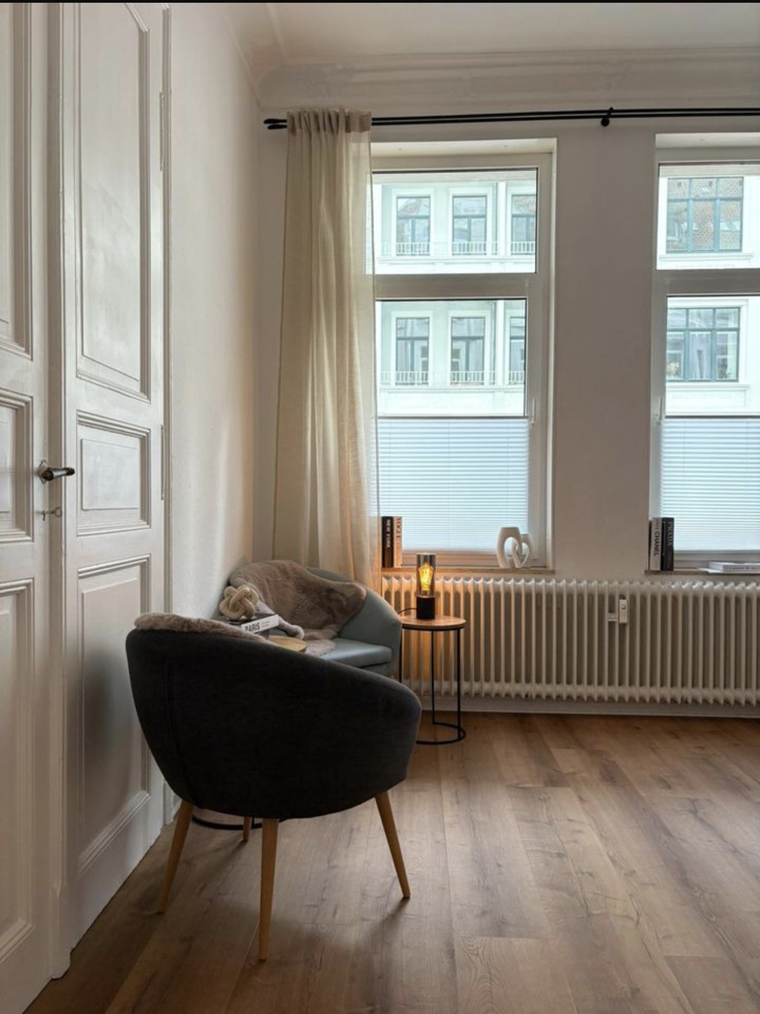 Praxisraum am Fenster